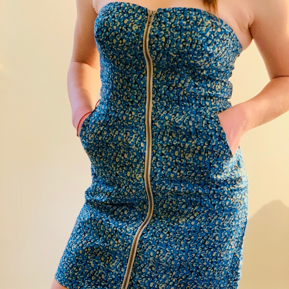 Akulani strapless dress